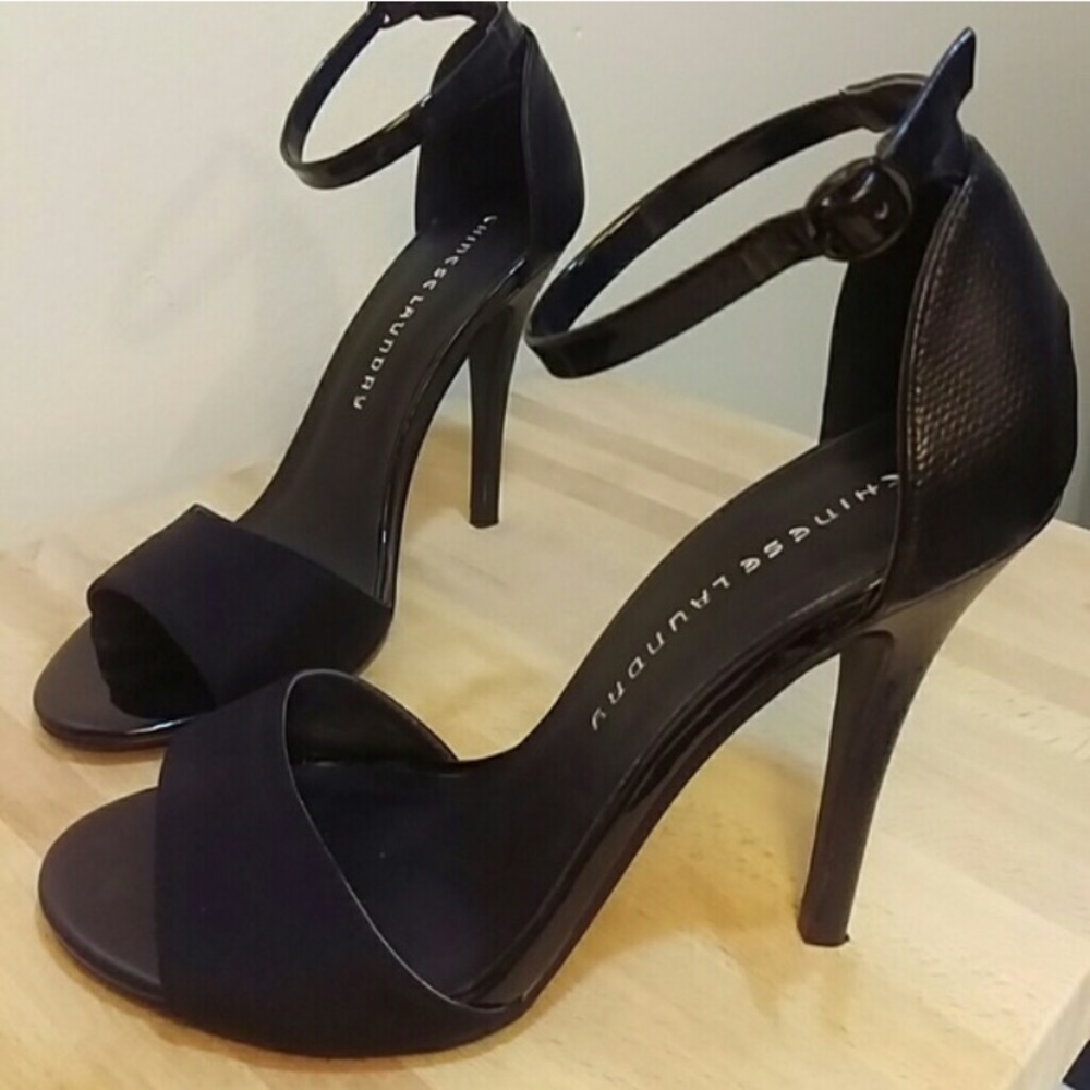 Chinese laundry black strappy heels 👠